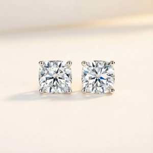 Pendientes Solitarios con Moissanita de Corte Cojín Alargado, Plata de Ley 925 con Baño de Oro, Regalo de Joyería para Cumpleaños - Product Image 1