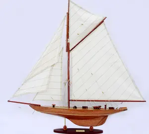 DEFENDER WOODEN BOAT MODEL / SAILLING BOATS / YACHTS - AMERICA CUP COLLECTION / HANDICRAFTS