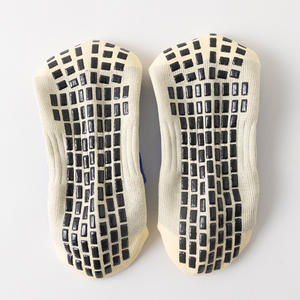 Calcetines Deportivos con Agarre, Logotipo Personalizado, Venta Caliente, MOQ Bajo, OEM, Negro Azul, Transpirables, Base de Toalla de Poliéster, Antibacterianos - Product Image 3