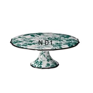 Support à gâteau rond en métal décoratif gravé à la main avec finition émaillée pour les fêtes de Noël et de mariage - Product Image 1