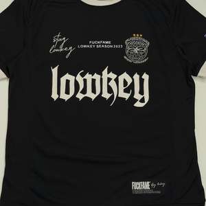 เสื้อยืดคอกลมทรงริงเกอร์สำหรับผู้ชาย ผ้าคอตตอน 100% หนัก 250GSM ขายส่ง เสื้อยืดฤดูร้อนแบบใหม่ ระบายอากาศได้ดี สกรีนโลโก้ตามสั่ง - Product Image 5