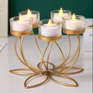 Porte-bougie en fonte pour un éclairage rustique, offrant une construction solide et une décoration classique de style ferme - Product Image 1