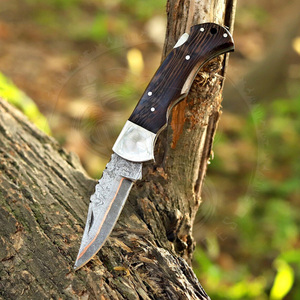 Impresionante Cuchillo Plegable de Acero de Damasco de 57 Capas con Forro de Cobre VG10 10Cr15CoMov, Resina Comprimida y Cuchillo de Damasco Arcoíris de Cobre - Product Image 2