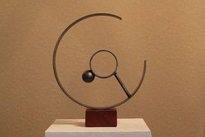 Sculpture décorative en métal de table élégante avec métaux mélangés et expression artistique idéale pour les espaces de vie créatifs - Product Image 5