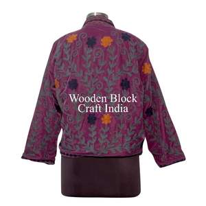 Chaqueta de Invierno de Terciopelo con Bordado Suzani Hecha a Mano de la Mejor Calidad, Chaqueta Suzani Corta para Mujer, Talla Única, Chaqueta Acolchada Corta - Product Image 6