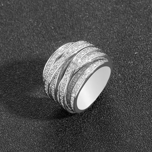 Bague Éternité de Luxe en Alliage de Style Hip Hop avec Moissanite de Laboratoire Taille Princesse, Conçue pour un Éclat Maximum et un Style Élégant - Product Image 2