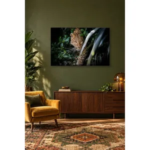 Impression sur toile de Fida, leoparde sortant de feuilles sombres - Product Image 3