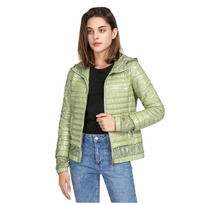 Chaqueta Acolchada con Capucha de Tela de Alta Calidad, Tendencias de Moda, para Mujer, Talla Grande, Ropa Gruesa de Invierno, Estilo Urbano Simple, Corta y Abultada - Product Image 4