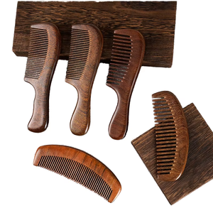 Peine para el Cabello de Madera de Sándalo Tallado a Mano, Color Marrón Oscuro, Cómodo y Elegante para Adultos, de Crescent Crafts - Product Image 6