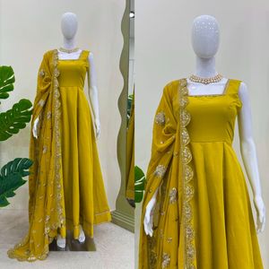 Hermoso Salwar Kameez Moderno de Diseñador en Tela de Seda Romana Pesada con Encaje Interior y Dupatta para Fiestas y Bodas - Product Image 4