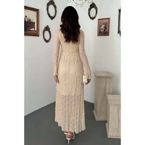 Robe en dentelle à manches longues doublée de couleur blanc cassé - Ecru - Product Image 5