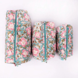 Set de 3 neceseres grandes acolchadas hechas a mano para mujer, de algodón ecológico, con cremallera y estampado de bloques, para cosméticos y artículos de aseo. - Product Image 3