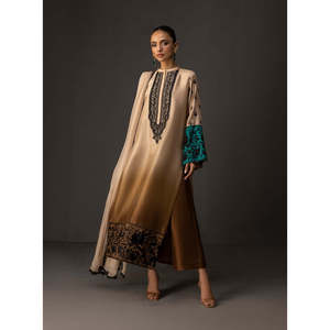 Ensemble 3 pièces Zainab Chotani en satin et soie imprimée brodée avec chemise, dupatta et pantalon BIC-1717 - Product Image 3