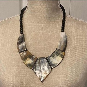 Collar hecho a mano de cuerno de búfalo natural, joyería de moda sostenible para mujeres modernas, colgante de collar de cuerno de uso diario - Product Image 5