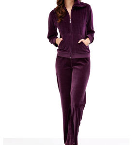 Ensemble survêtement femme en velours personnalisé, 2 pièces, sweat-shirt et pantalon, strass, grande taille, 320-340 GSM, écologique, respirant - Product Image 1
