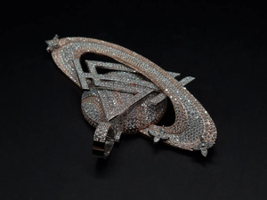 Personalizado VVS Moissanite Diamond Rose Gold Plated 925 Silver Iced Out Hip Hop Style 3D Logo Colgante para raperos al mejor precio - Product Image 5