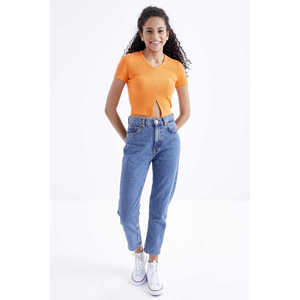 Tommylife - Camiseta Corta Básica con Cuello en V y Abertura Frontal para Mujer, Color Verde Pistacho - 97206 - NARANJA - Product Image 3