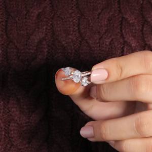 Bague de fiançailles en or massif 14 carats personnalisable 1.98ct VS ovale coupe IGI Lab anniversaire design professionnel pour les fêtes - Product Image 5