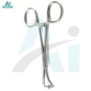 Pince à drapage chirurgicale manuelle professionnelle ALMAC en acier inoxydable, certifiée CE, pour un drapage sécurisé - Product Image 4