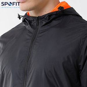 Chaqueta de lluvia transpirable impermeable con capucha de Venta caliente Logotipo de impresión personalizado diseño frontal duradero al aire libre para hombres - Product Image 2