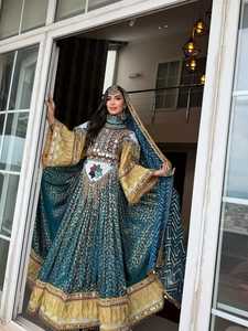 Robe de bal afghane sur mesure, faite main, broderie perlée, dernier design, style Kuchi tribal vintage, en satin, lin et sequins naturels - Product Image 3