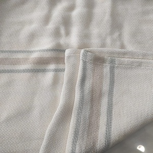 Lujosa colección de mantas y mantas tejidas suaves y ecológicas fáciles de plegar para el calor y el estilo del hogar - Product Image 4