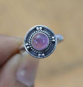 Bague en améthyste, argent sterling 925, pierre précieuse violette, ronde et délicate, cadeau pour petite amie - Product Image 2