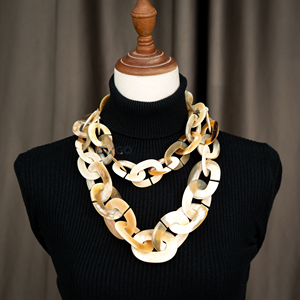 Vente en gros de collier à longue chaîne en corne de boeuf naturelle de haute qualité pour femmes accessoires de mode à la mode avec chaîne à maillons - Product Image 2