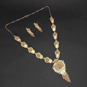 Kalyani 1108193 Parure de bijoux fins en laiton plaqué or formant collier - Product Image 1