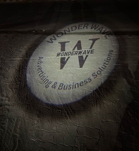 Potente proyector de logotipos de 27W con 6000lm de brillo Pantalla de 6 pies Resistente al agua y Fácil personalización de logotipos de inyección de tinta - Product Image 2