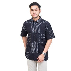 Camisa de manga corta negra étnica moderna con rayas verticales y motivos geométricos de puntos para un aspecto minimalista audaz de Indonesia - Product Image 3