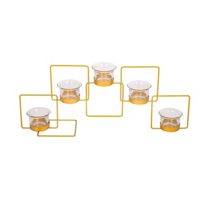 Bougeoir à cadre métallique de conception exquise bougeoir en verre doré brillant à 5 têtes pour décoration d'éclairage de table tendance - Product Image 1