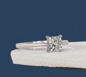 Bague de fiançailles en or 14 carats avec diamant de laboratoire taille princesse 1,00 CT VVS2 F certifié IGI plaqué rhodium Bijoux fins pour femmes - Product Image 3