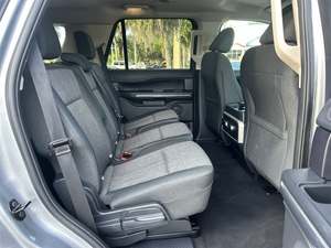 Superbe Ford Expedition XLT RWD 2024 utilisée avec les jantes en alliage Sièges en tissu Système de navigation Sièges de troisième rangée Toit ouvrant à démarrage à distance - Product Image 6