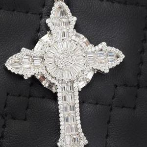 Colgante de cruz de lujo chapado en oro de 18k con halo de moissanita redonda y baguette, amuleto premium estilo Hip Hop - Product Image 5