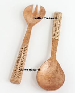 Serveur à salade en bois naturel Lot de 2 pièces avec design perlé unique et poignée de peinture blanche Outils de cuisine personnalisés pour mélanger la salade - Product Image 2