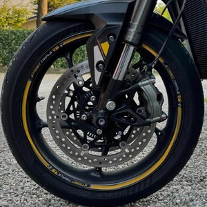 Adesivi Personalizzati da 17 Pollici per Triumph Street Triple 765 RS, Logo Moto, Decorazioni per Cerchioni - Product Image 1