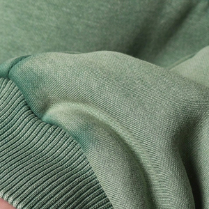เสื้อฮู้ดดี้ผู้ชายสีเขียวมะกอกทรงหลวม ผ้าหนา มีกระเป๋าหน้าขนาดใหญ่และปลายแขนเสื้อแบบริบ สำหรับสวมใส่สบายๆ แบบลำลอง เสื้อฮู้ดดี้สั่งทำพิเศษ - Product Image 4