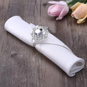 Porte-serviettes en métal avec grande perle centrale pour décoration de table élégante fêtes de mariage hôtel salle à manger accent élégant - Product Image 3