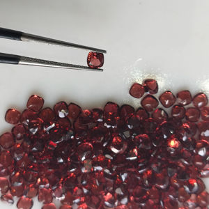 พลอยโกเมนสีแดงธรรมชาติ 4 มม. ทรงคุชชั่นคัต คุณภาพดีที่สุด สำหรับทำเครื่องประดับ - Product Image 2