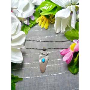 Collier en turquoise de Kingman et argent sterling, fabriqué par des artisans Navajo, bijou culturel de collection, pièce unique - Product Image 2