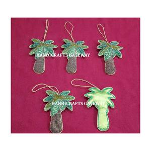 Forma de árbol dorado nuevo Zari bordado árbol de Navidad adorno colgante hecho a mano Material de tela uso para decoración de fiesta de Festival - Product Image 1