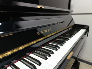 Piano Vertical KAWAI SA5E Premium, Calidad Japonesa, Gran Oferta, 88 Teclas, Madera Sólida, Patas Curvadas, Piano Vertical de Japón - Product Image 2