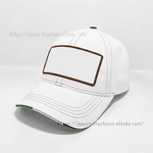 Gorra Trucker de Poliéster Personalizada OEM/ODM, Diseño de Logotipo con Parche Bordado Rectangular Grande, Fabricante Profesional - Product Image 1