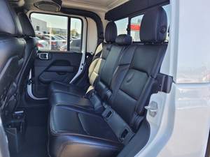 Jeep Gladiator Mojave 2023 Usado con Paquete para Clima Frío - Product Image 6