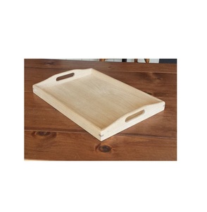Bandeja redonda de madera con bordes elevados asas resistentes versátil para servir cócteles aperitivos postres té - Product Image 2
