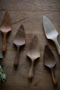 Service à fromage au design unique avec une gamme variée de couteaux fabriqués avec du bois de grande qualité pour un ensemble en bois digne Eco Frindly - Product Image 5