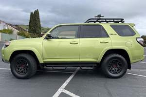 Toyota 4Runner TRD Pro 2022, SUV Automática con Techo Solar, Faros Delanteros, Cámara Trasera de 360°, Asientos Eléctricos - Product Image 5