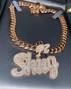 Breloques Hip-Hop Classiques en Or Jaune 18K Plaqué Or, avec Moissanite Taillée de 3 Carats, Lettre Initiale Couronne, pour Enfants, Mariages, Fêtes, et Cérémonies Hindoues - Product Image 1