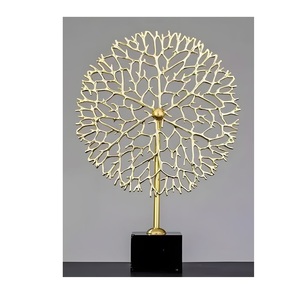 Œuvre d'art sculpturale en aluminium coulé développée pour ajouter de l'intérêt visuel, une esthétique luxueuse et un charme intérieur contemporain - Product Image 3